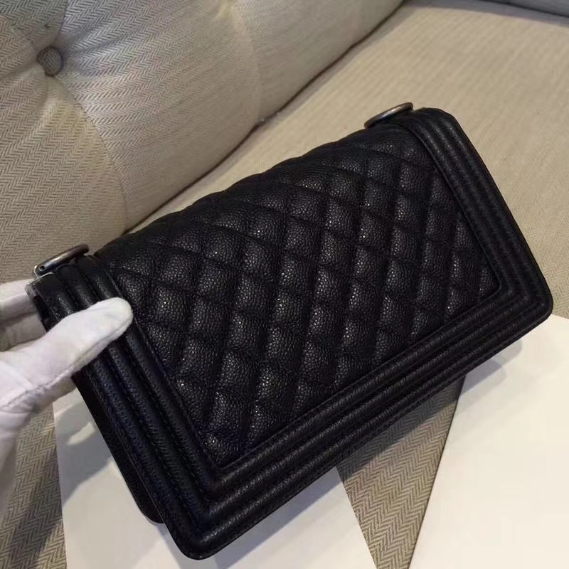 Chanel 香奈儿 Leboy Bag 鱼子酱 黑色 25cm 复古银扣