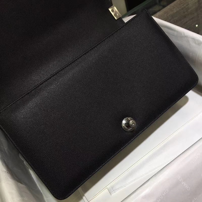 Chanel 香奈儿 Leboy Bag 大V款 鱼子酱 黑色 25cm 复古银扣