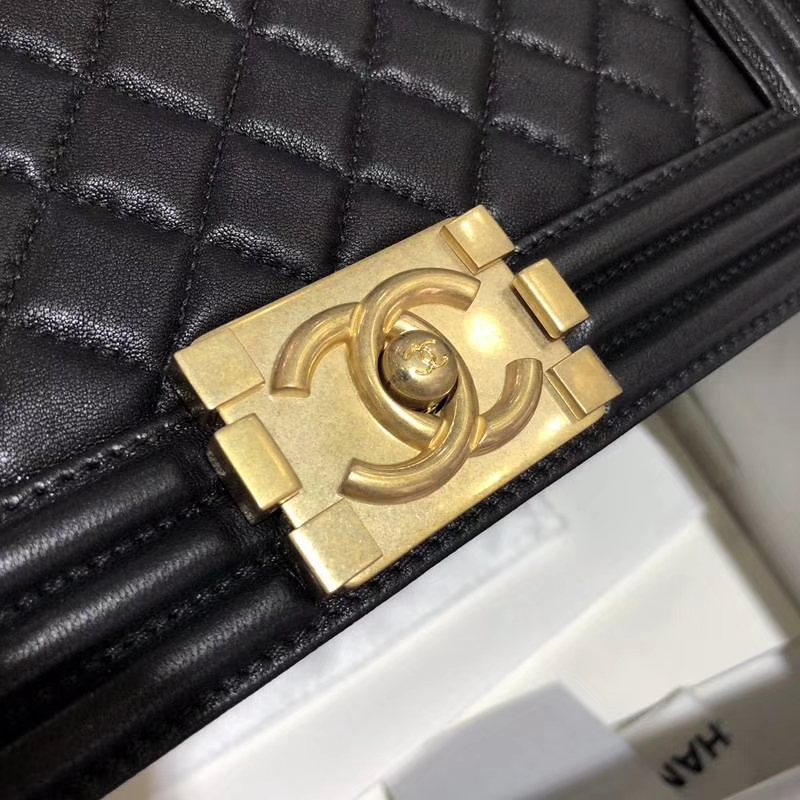 Chanel 香奈儿 Leboy Bag 小羊皮 黑色 25cm 磨砂五金