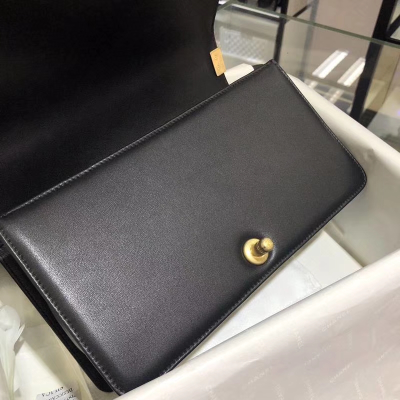 Chanel 香奈儿 Leboy Bag 小羊皮 黑色 25cm 磨砂五金