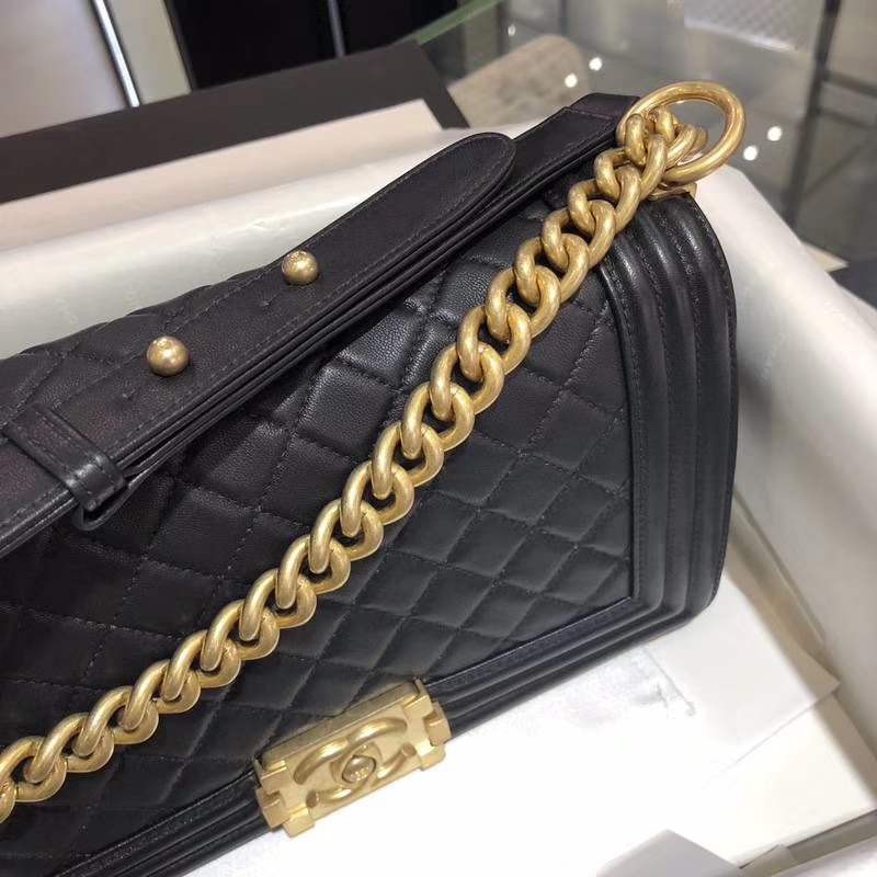 Chanel 香奈儿 Leboy Bag 小羊皮 黑色 25cm 磨砂五金