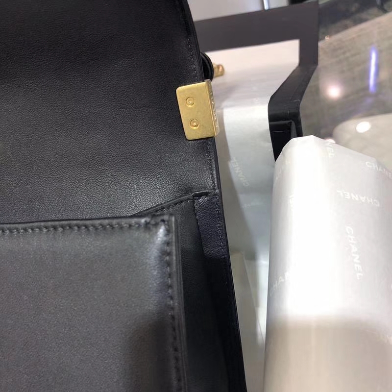 Chanel 香奈儿 Leboy Bag 小羊皮 黑色 25cm 磨砂五金