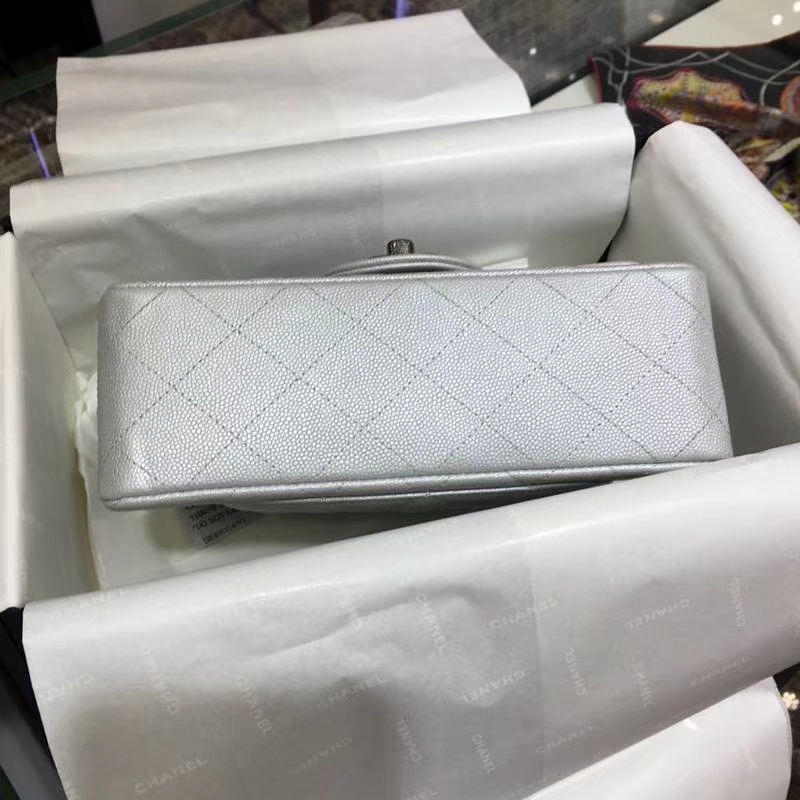 Chanel 香奈儿 Classic Flap 鱼子酱【银色】20cm  复古银