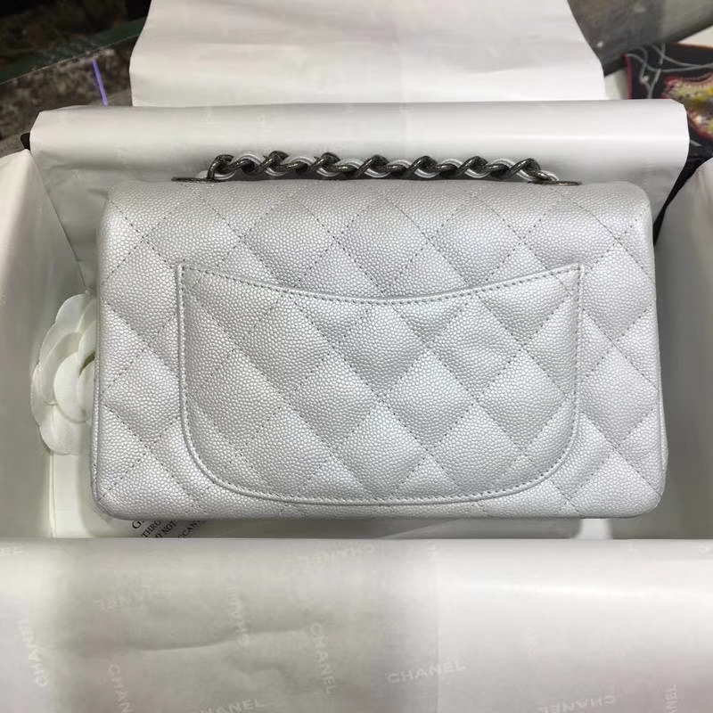 Chanel 香奈儿 Classic Flap 鱼子酱【银色】20cm  复古银