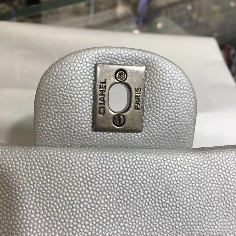 Chanel 香奈儿 Classic Flap 鱼子酱【银色】20cm  复古银