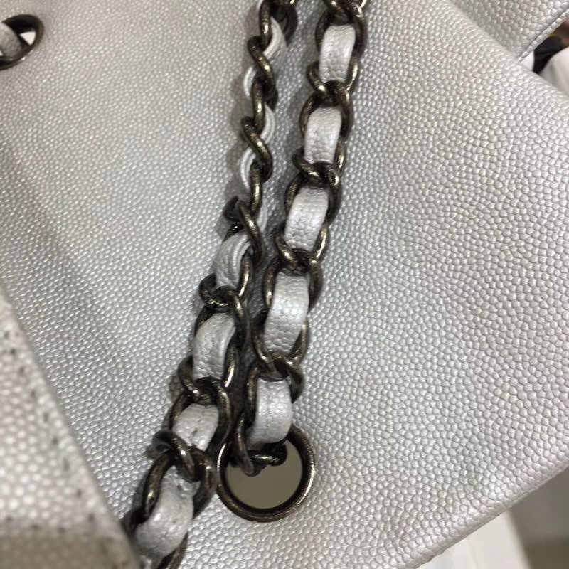 Chanel 香奈儿 Classic Flap 鱼子酱【银色】20cm  复古银