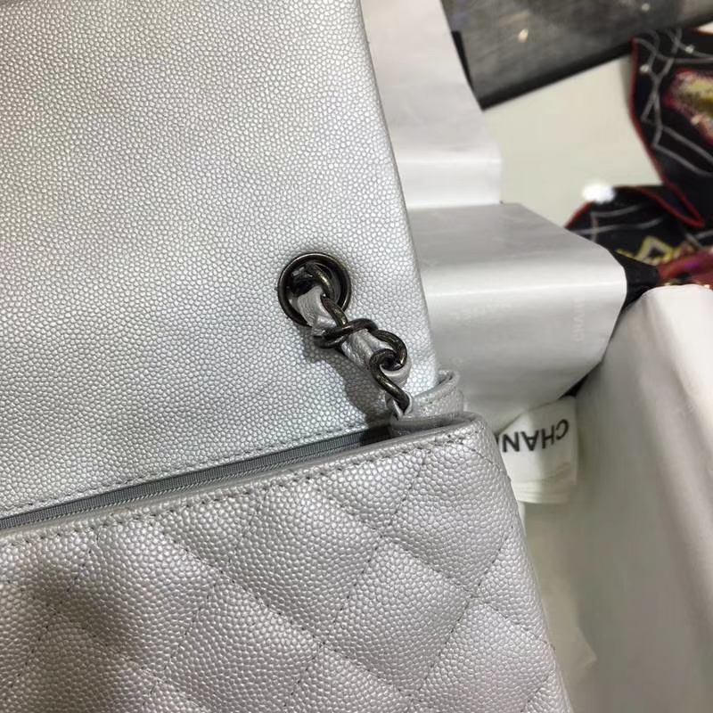 Chanel 香奈儿 Classic Flap 鱼子酱【银色】20cm  复古银