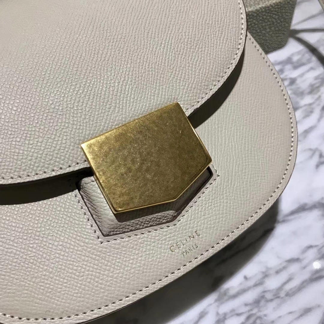 Celine 思琳 大容量翻盖单肩包 出镜率高  百搭 方便 白色