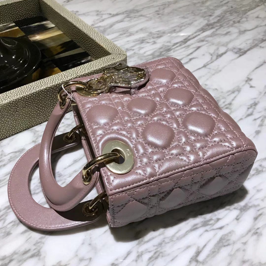 全新Dior  三格羊皮珠光粉  新出货  实物比图片偏亚一点   质感会更好