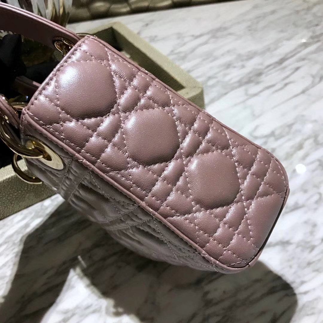 全新Dior  三格羊皮珠光粉  新出货  实物比图片偏亚一点   质感会更好