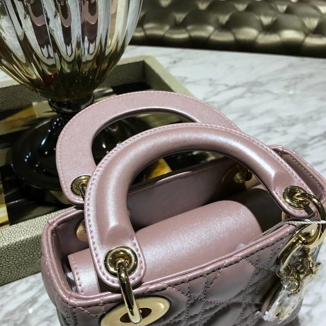 全新Dior  三格羊皮珠光粉  新出货  实物比图片偏亚一点   质感会更好