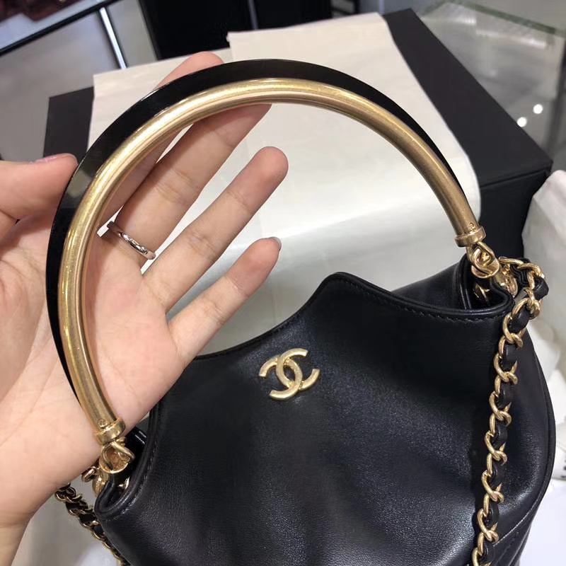 Chanel 18巴黎汉堡系列新款 Bucket Bag 黑色 金属手柄 水桶包 意大利小羊皮
