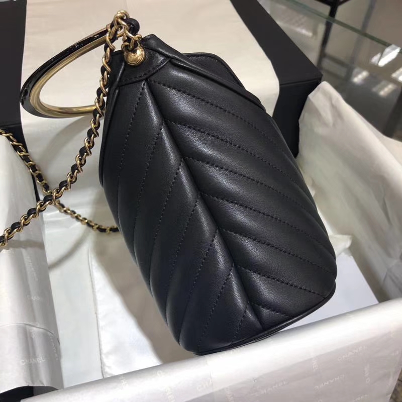 Chanel 18巴黎汉堡系列新款 Bucket Bag 黑色 金属手柄 水桶包 意大利小羊皮