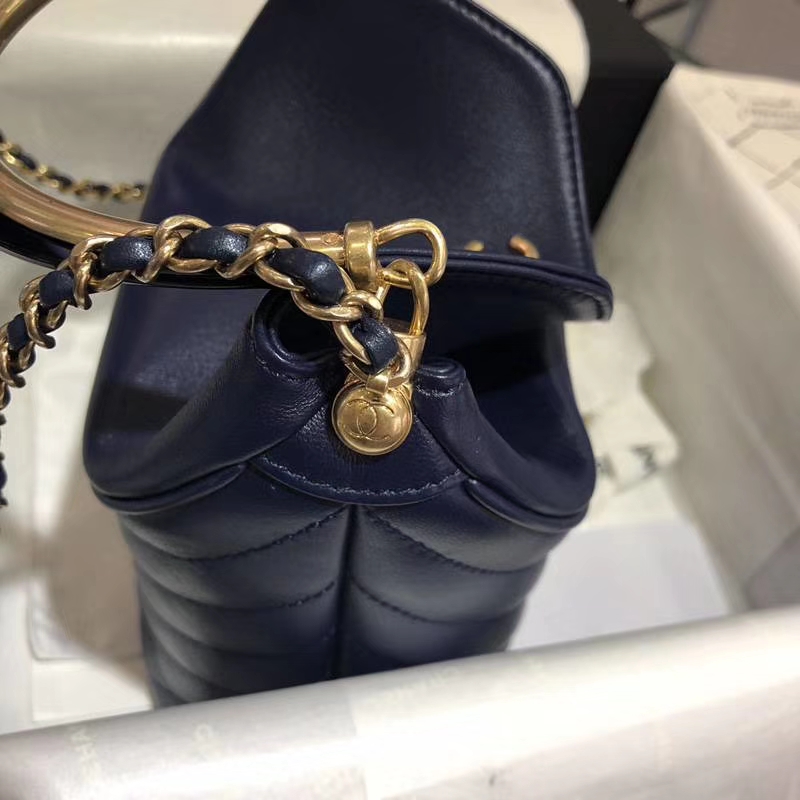 Chanel 18巴黎汉堡系列新款 Bucket Bag 蓝色 金属手柄 水桶包 意大利小羊皮