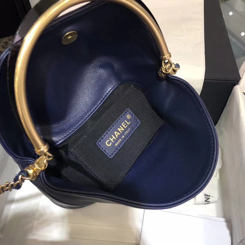 Chanel 18巴黎汉堡系列新款 Bucket Bag 蓝色 金属手柄 水桶包 意大利小羊皮