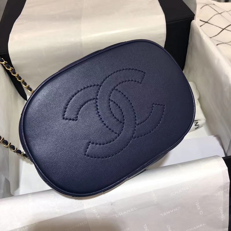 Chanel 18巴黎汉堡系列新款 Bucket Bag 蓝色 金属手柄 水桶包 意大利小羊皮