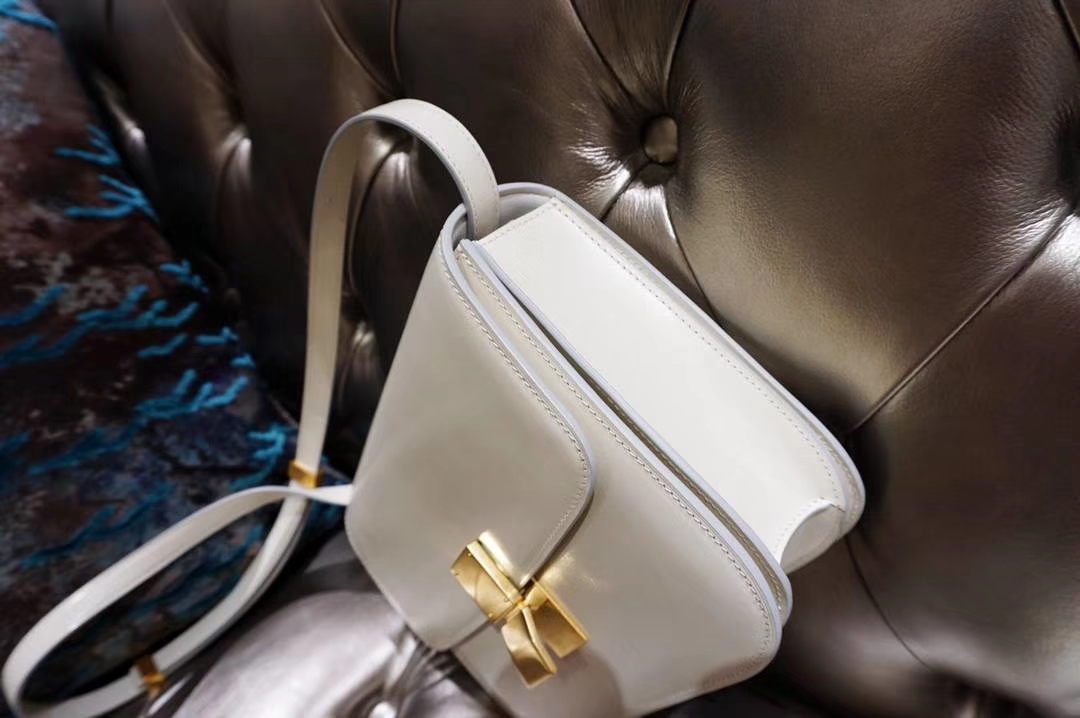 Celine 思琳 最新版本 box豆腐包 24cm 16cm 夏季最受欢迎的 box 冰川白
