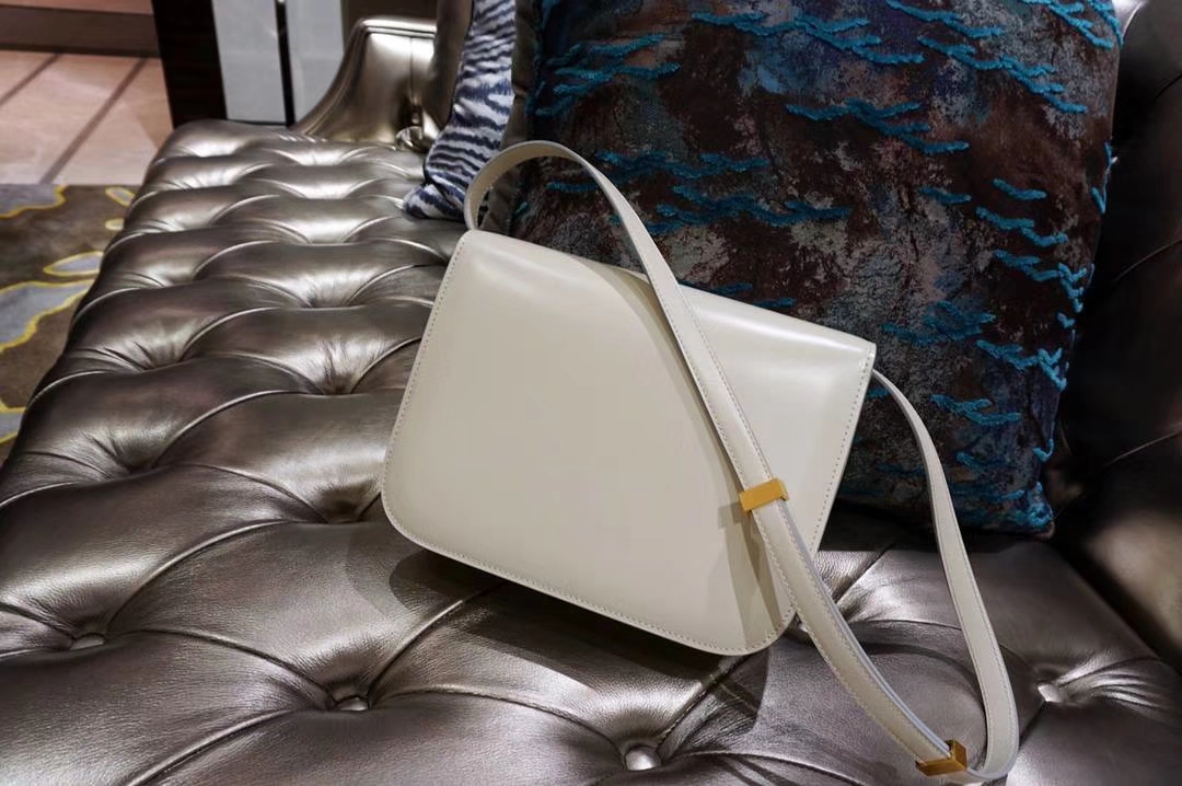 Celine 思琳 最新版本 box豆腐包 24cm 16cm 夏季最受欢迎的 box 冰川白