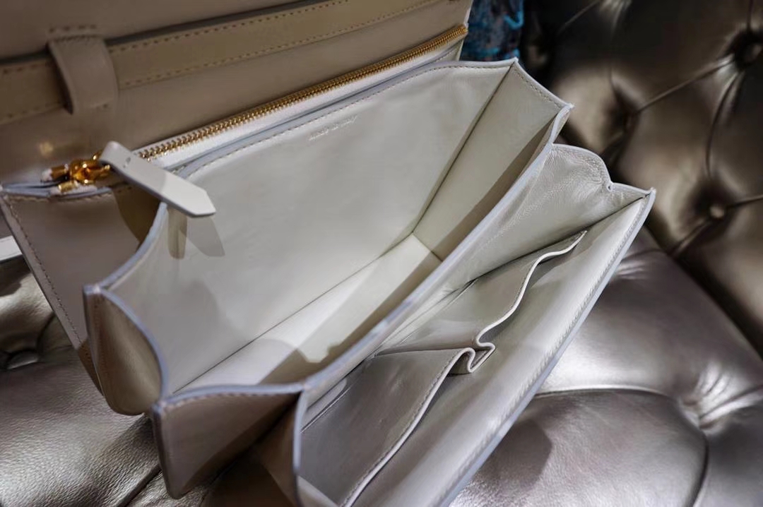Celine 思琳 最新版本 box豆腐包 24cm 16cm 夏季最受欢迎的 box 冰川白