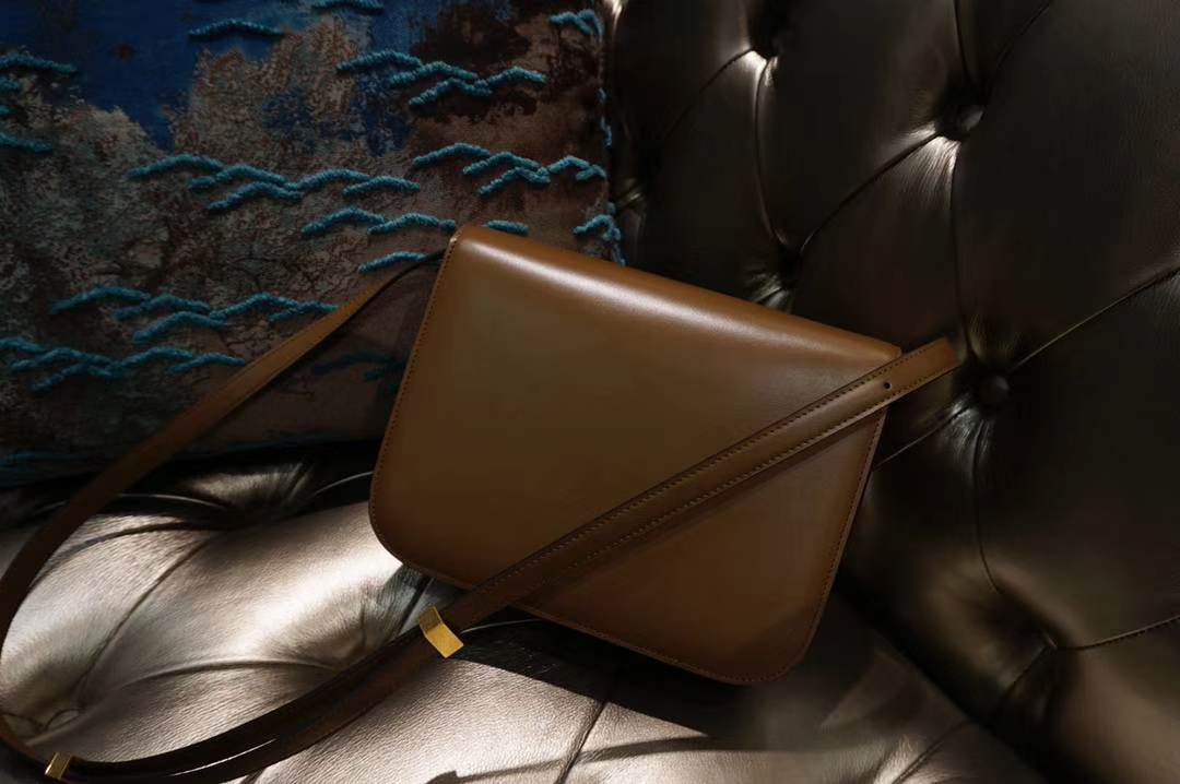Celine 思琳 最新版本 box豆腐包 24cm 焦糖色百搭  永远不会出错的色号