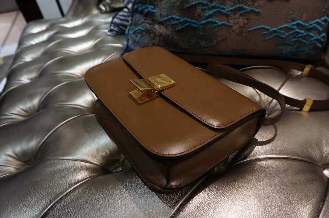 Celine 思琳 最新版本 box豆腐包 24cm 焦糖色百搭  永远不会出错的色号