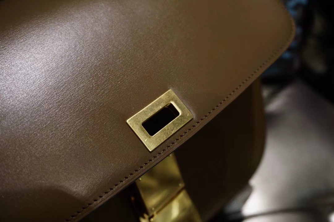 Celine 思琳 最新版本 box豆腐包 24cm 焦糖色百搭  永远不会出错的色号