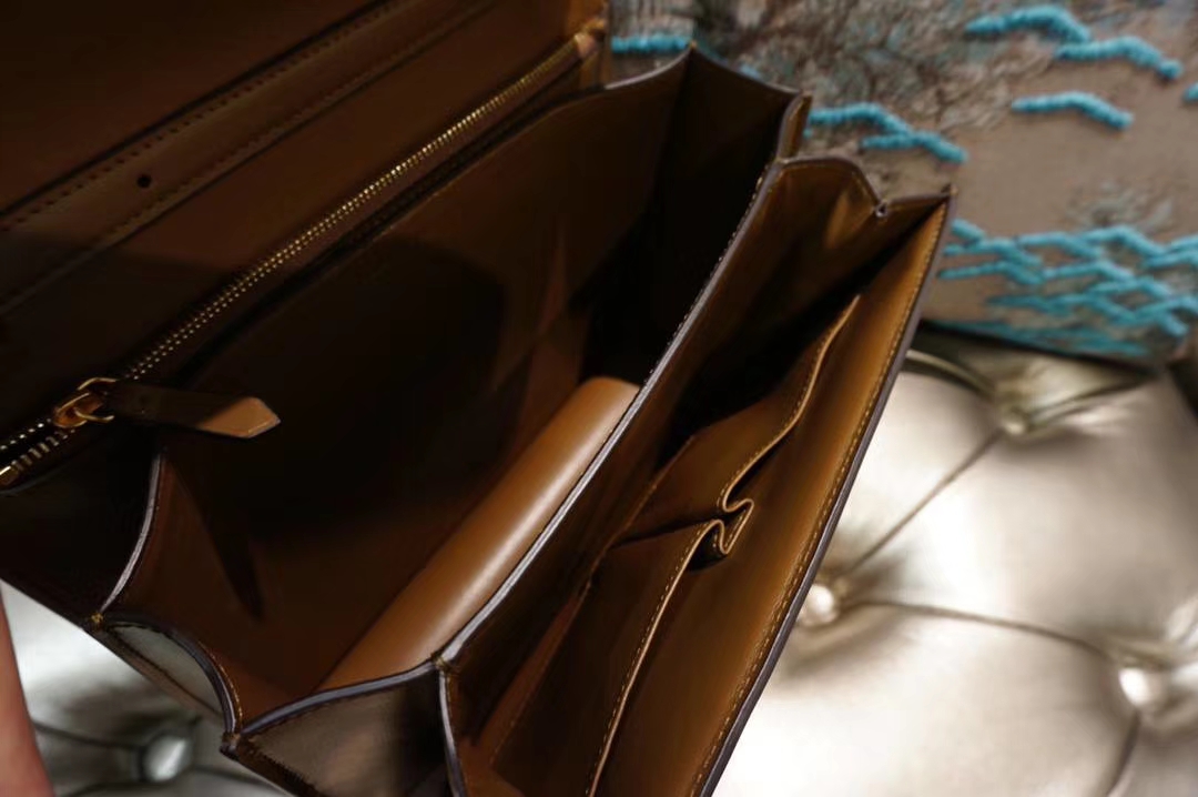 Celine 思琳 最新版本 box豆腐包 24cm 焦糖色百搭  永远不会出错的色号