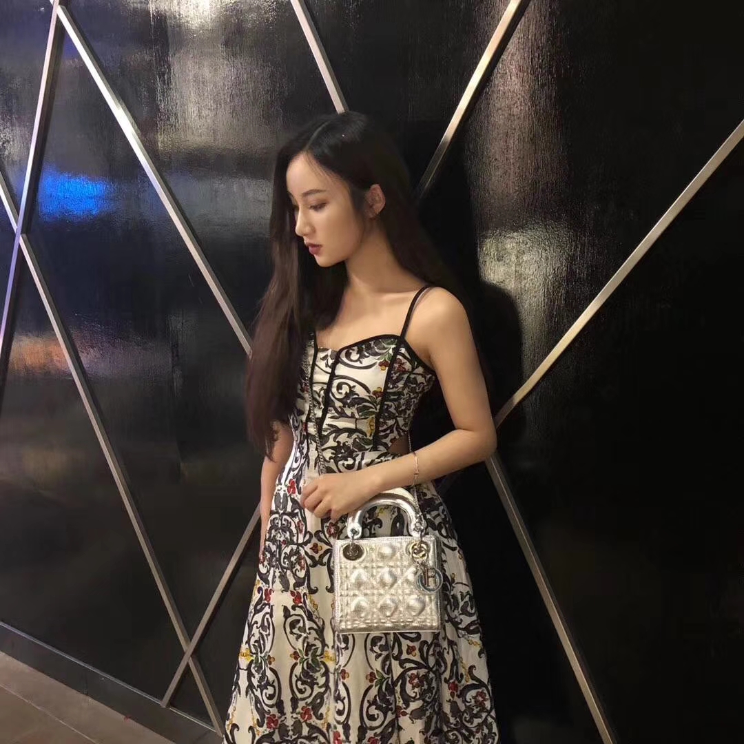 Dior 迪奥 来自意大利原厂皮料 牛皮大象纹 金属银 实物绝对美到爆  银扣