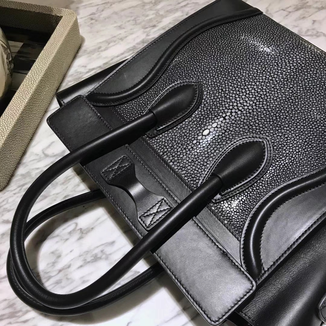 Celine 笑脸包 珍珠鱼皮 20cm/26cm 市场最高版本 支持验货 骑士黑