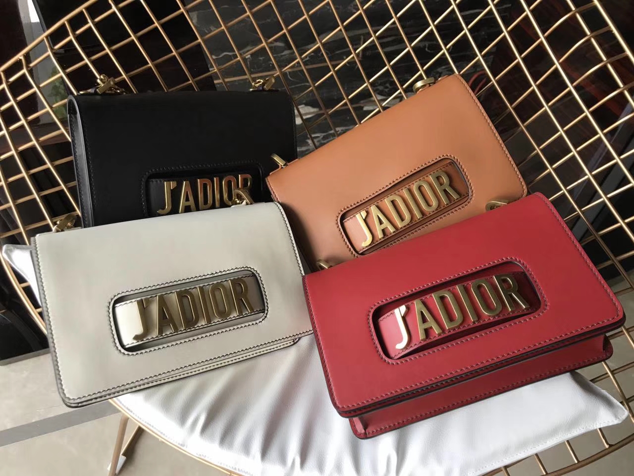 Dior 迪奥 JADIOR 25cm 翻盖式设计链条包 牛皮 金扣 黑  白  红  焦糖