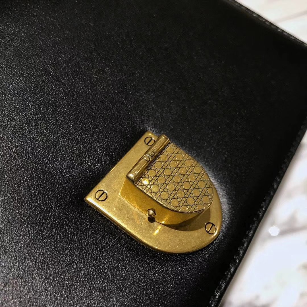新款来袭 腾格牛皮铆钉包 21cm 黑色 少量到货 18K真金电镀五金