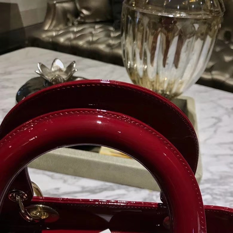 Dior 迪奥 戴妃包 Lady Dior 全新五格漆皮酒红色 美的无可挑剔