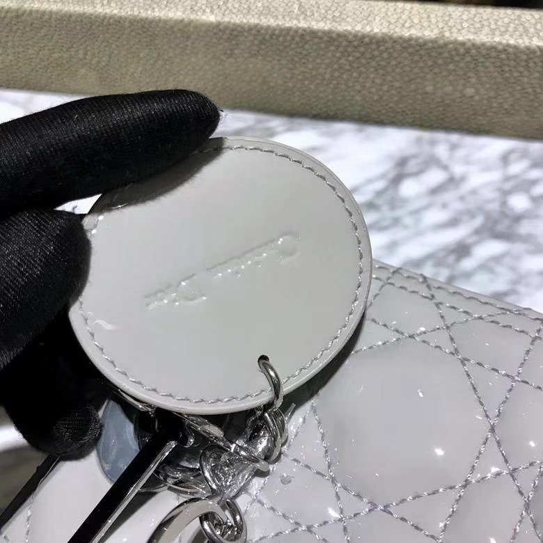 Dior 迪奥 戴妃包 Lady Dior 全新 漆皮五格珍珠灰 细节实拍 