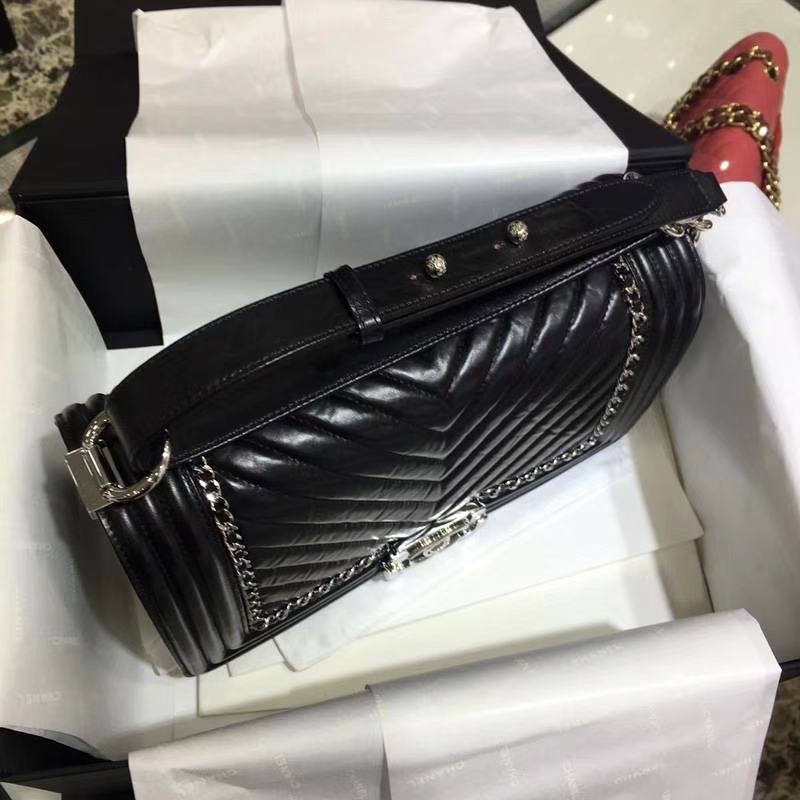 Chanel 香奈儿 Leboy Bag 手工链子 黑色 25cm 亮银扣