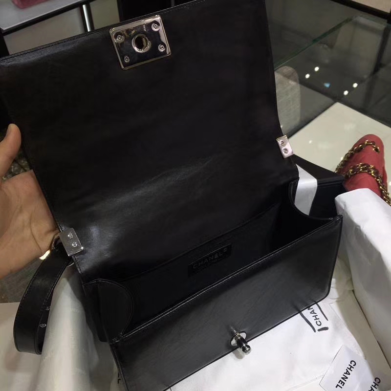 Chanel 香奈儿 Leboy Bag 手工链子 黑色 25cm 亮银扣
