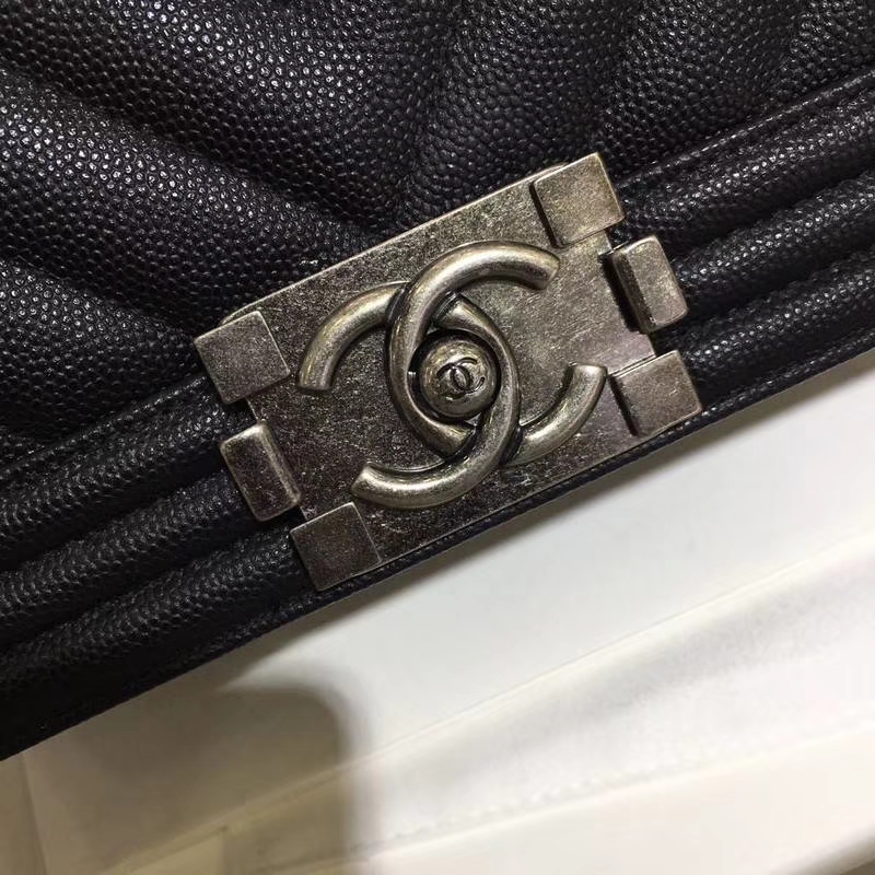 Chanel 香奈儿  Leboy Bag 大Vv款  小鱼子酱 黑色 25cm 古银