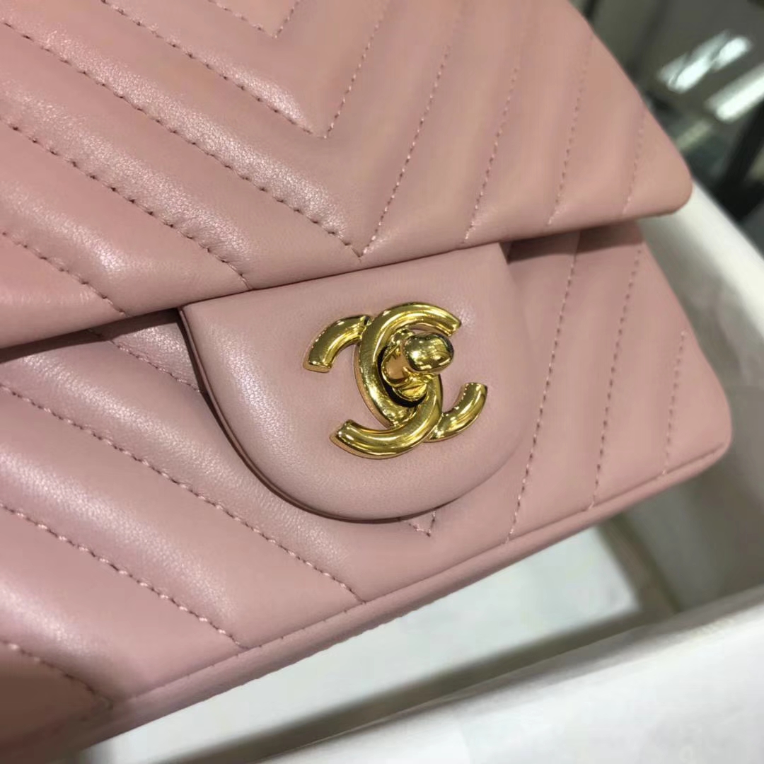 Chanel 香奈儿 V字绣 小羊皮 浅粉色 17cm 金扣