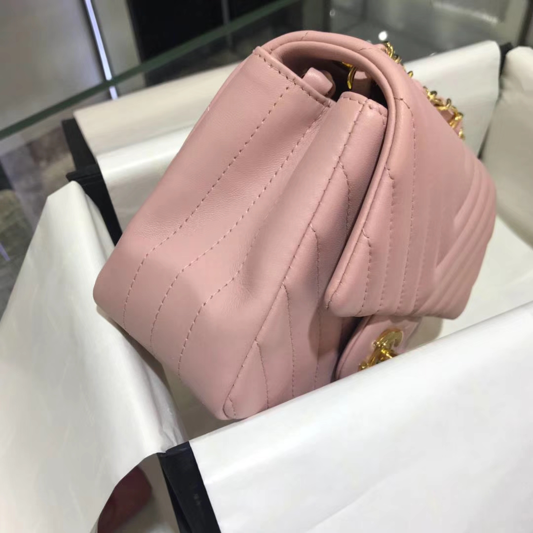 Chanel 香奈儿 V字绣 小羊皮 浅粉色 17cm 金扣