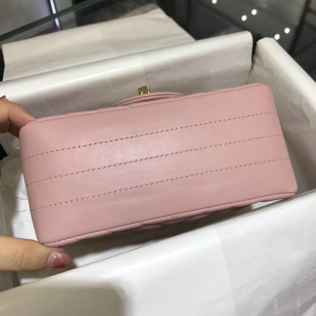 Chanel 香奈儿 V字绣 小羊皮 浅粉色 17cm 金扣