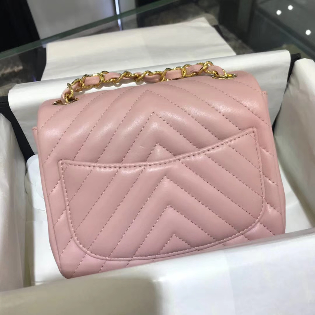 Chanel 香奈儿 V字绣 小羊皮 浅粉色 17cm 金扣