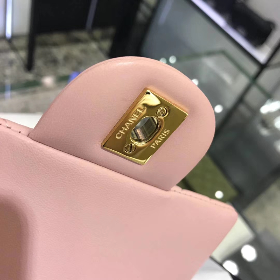 Chanel 香奈儿 V字绣 小羊皮 浅粉色 17cm 金扣