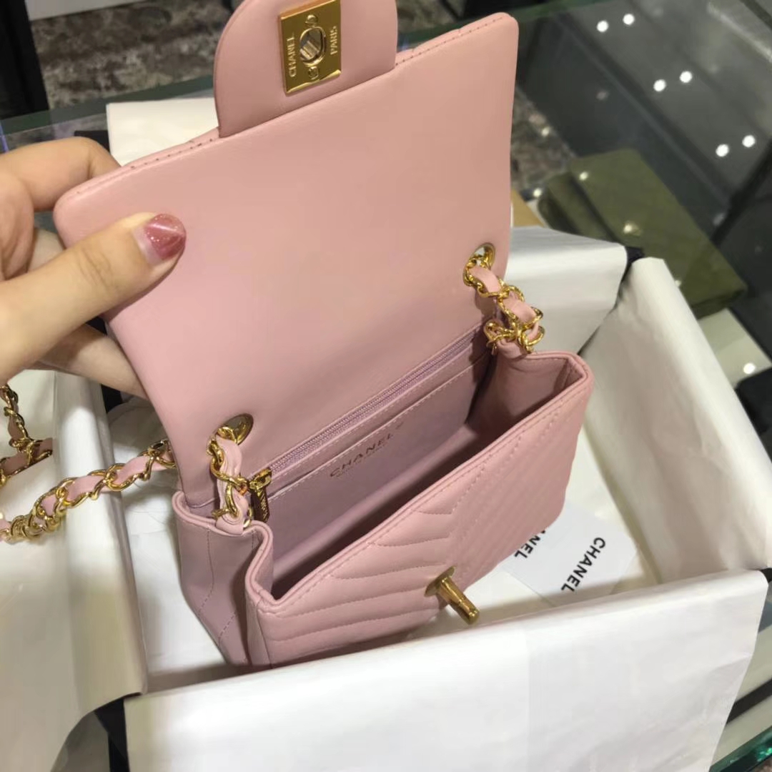 Chanel 香奈儿 V字绣 小羊皮 浅粉色 17cm 金扣