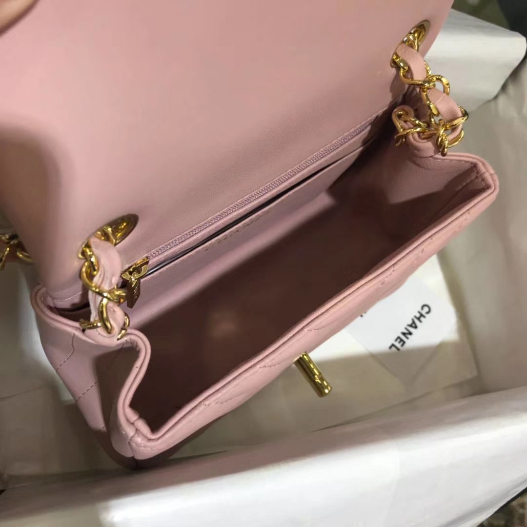 Chanel 香奈儿 V字绣 小羊皮 浅粉色 17cm 金扣
