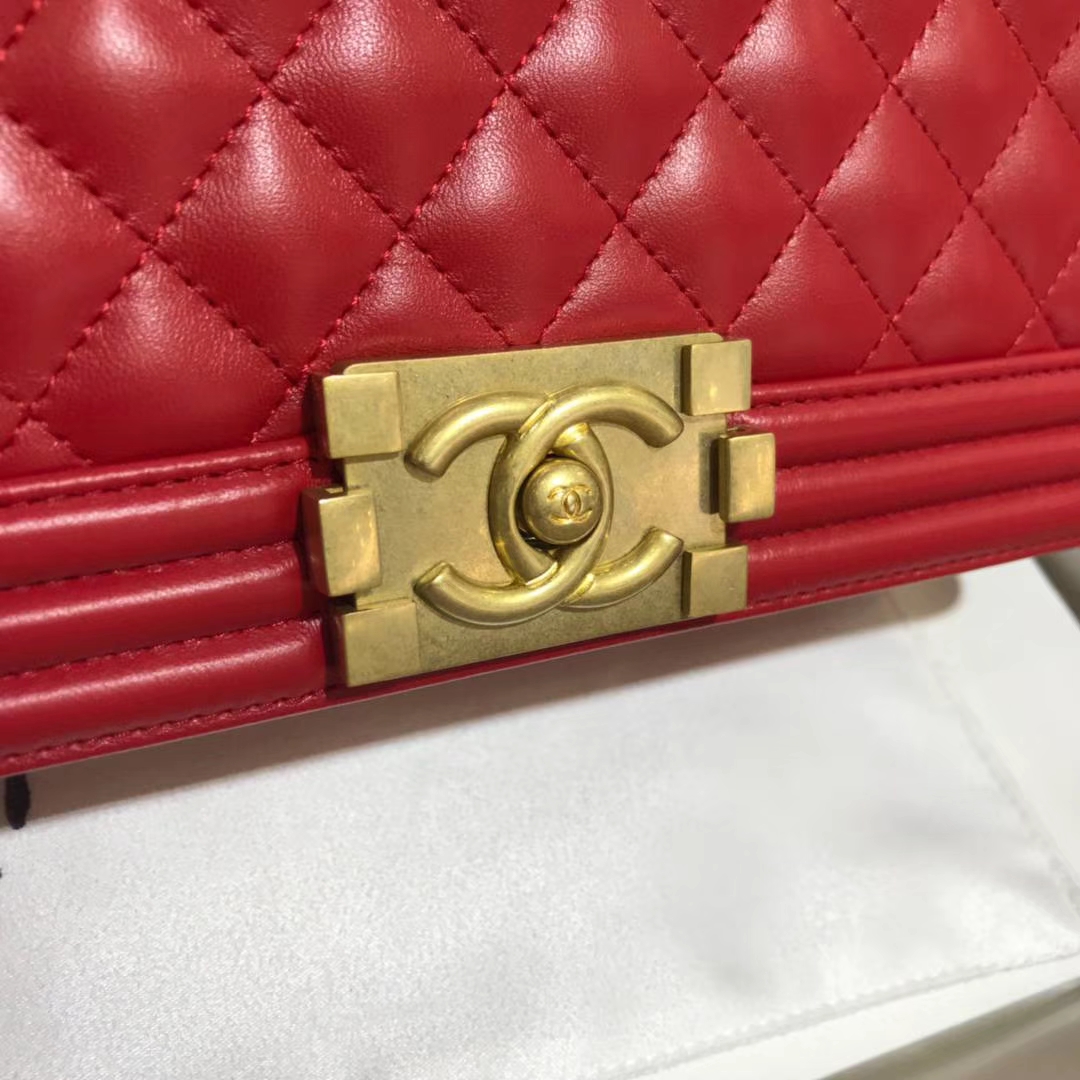 Chanel 香奈儿 Leboy Bag 小羊皮 大红色 25cm 磨砂金