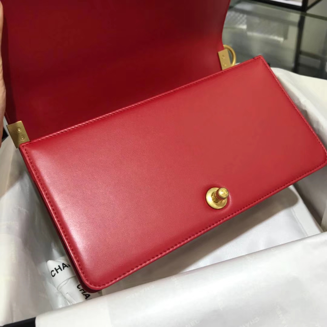 Chanel 香奈儿 Leboy Bag 小羊皮 大红色 25cm 磨砂金