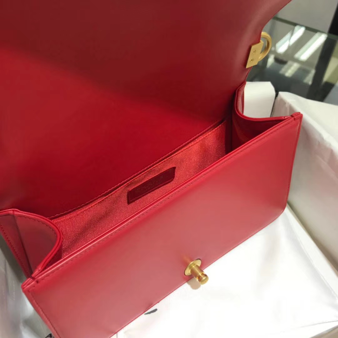 Chanel 香奈儿 Leboy Bag 小羊皮 大红色 25cm 磨砂金
