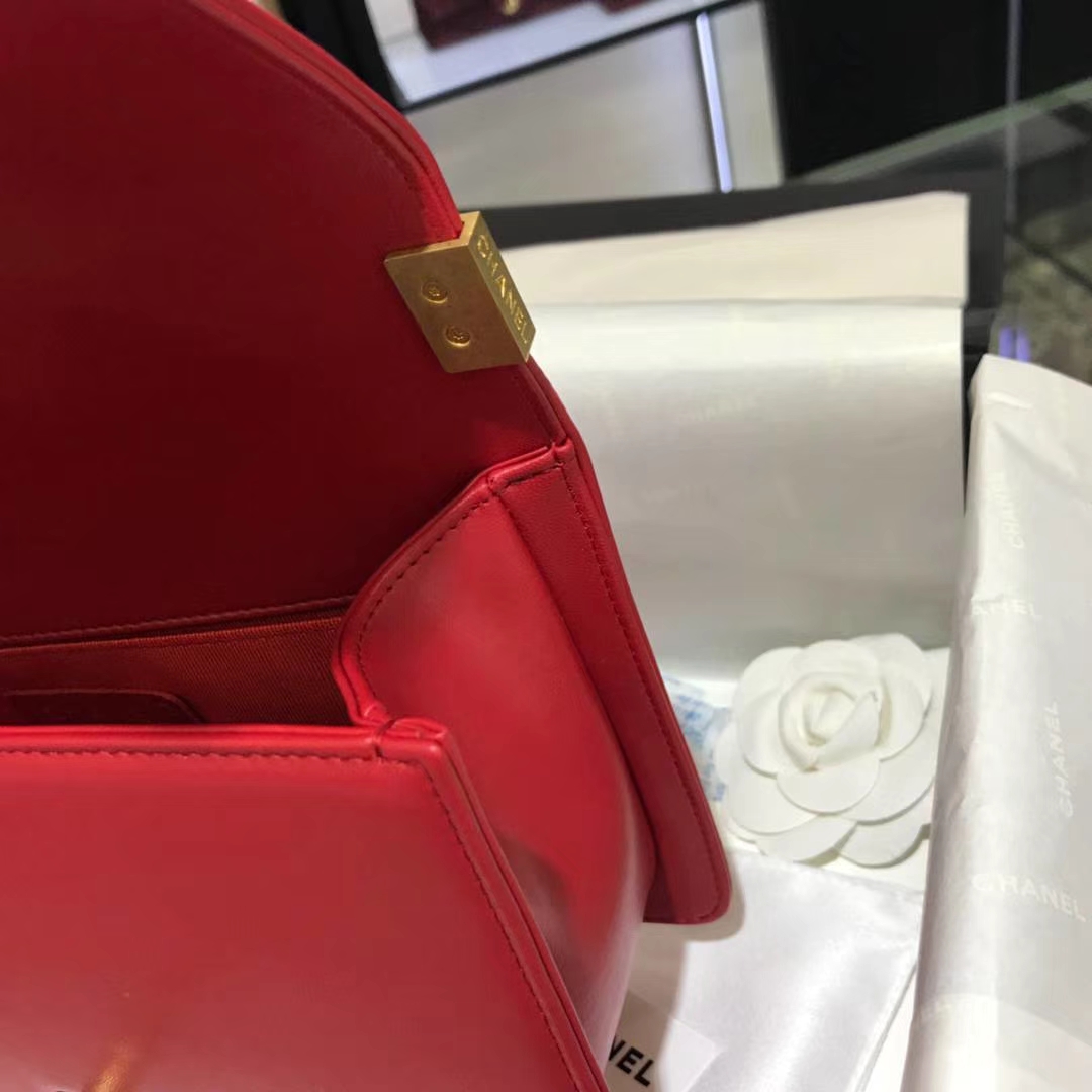 Chanel 香奈儿 Leboy Bag 小羊皮 大红色 25cm 磨砂金