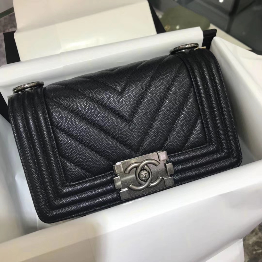 Chanel 香奈儿 Leboy Bag V款 小鱼子酱 黑色 20cm 复古银 现货