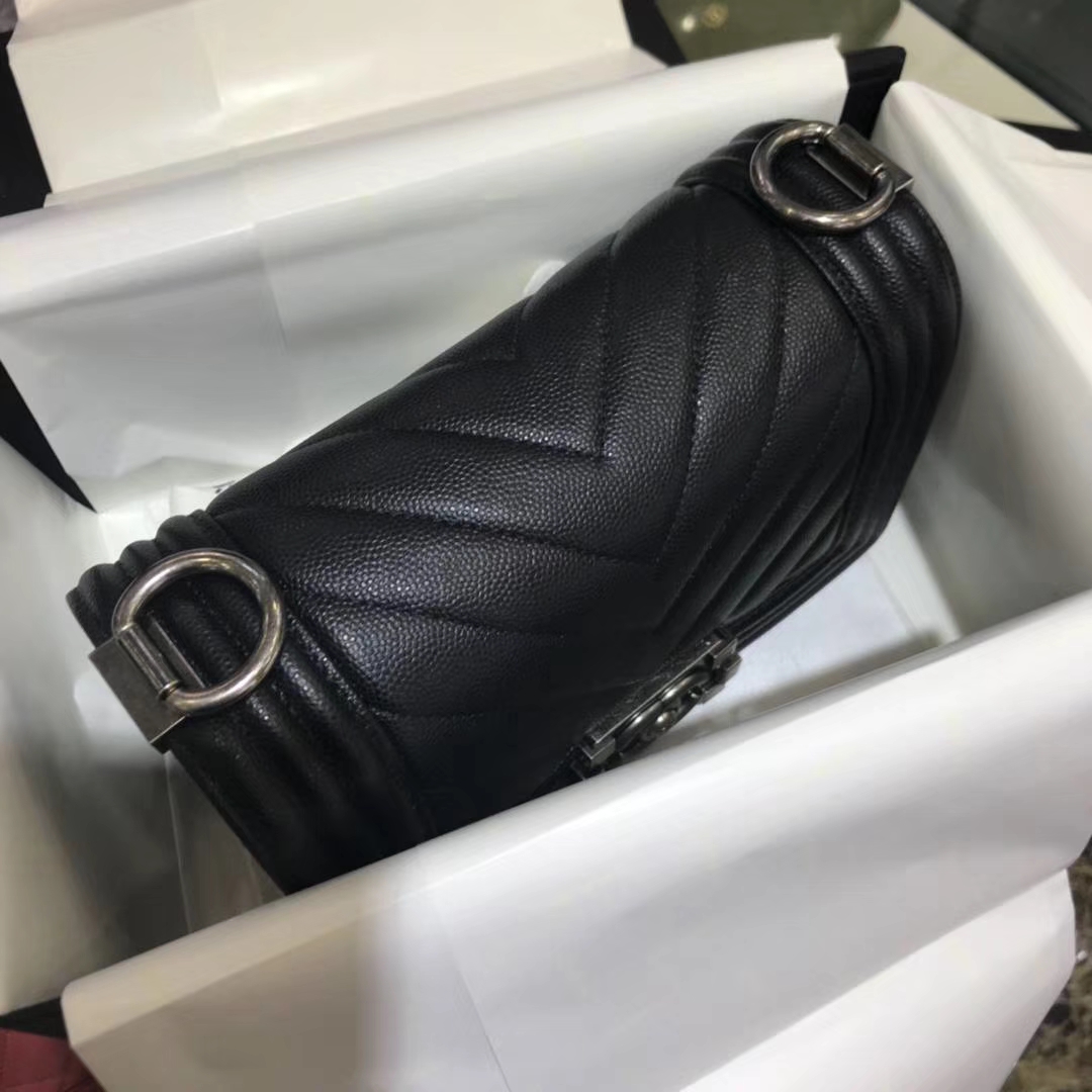 Chanel 香奈儿 Leboy Bag V款 小鱼子酱 黑色 20cm 复古银 现货