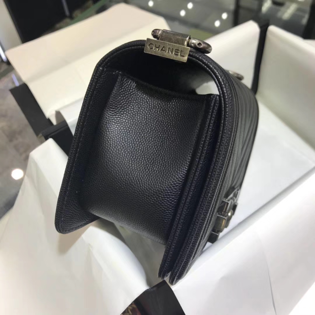 Chanel 香奈儿 Leboy Bag V款 小鱼子酱 黑色 20cm 复古银 现货